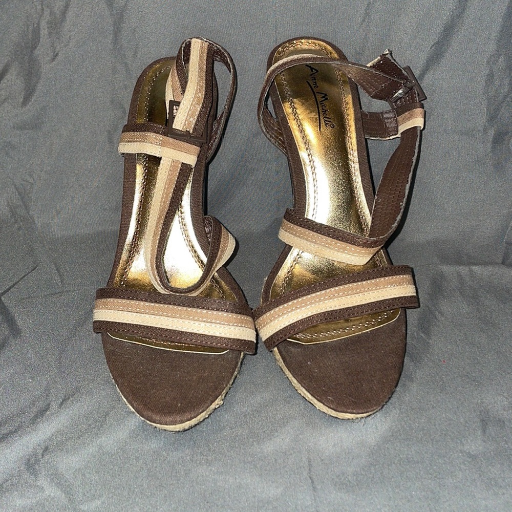 Size 10 Women’s Anne Michelle Brown Heels